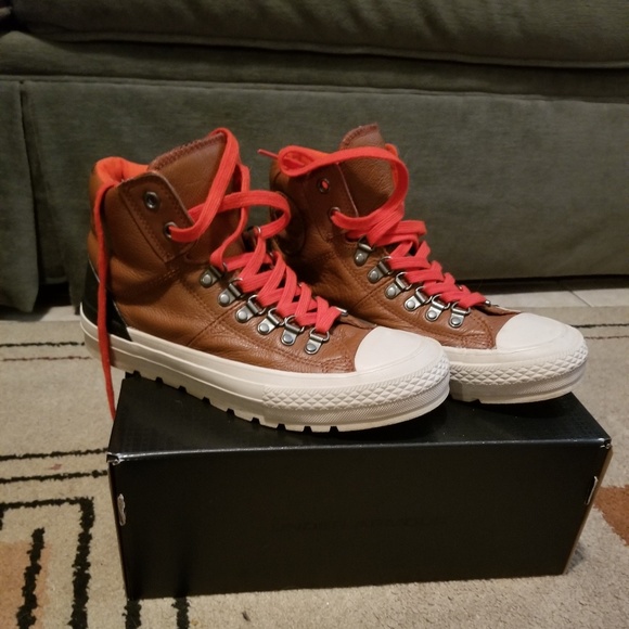 Converse - Picture 1 of 4